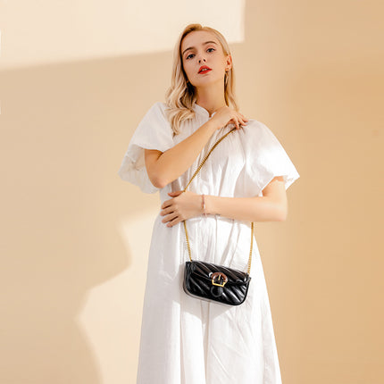 Mini sac bandoulière en chaîne brodée pour un look élégant