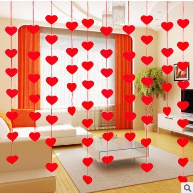 Heart DIY Woven Flower Curtain with red hearts on rope in living room decor.