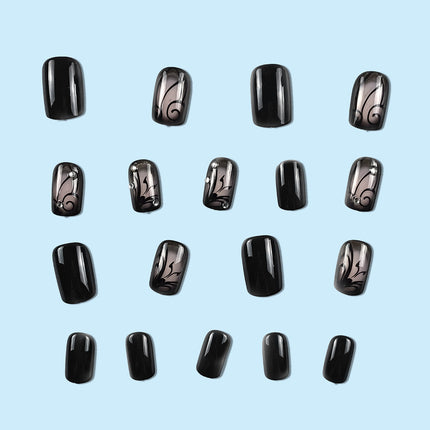 Ongles noirs de style Dark Ins