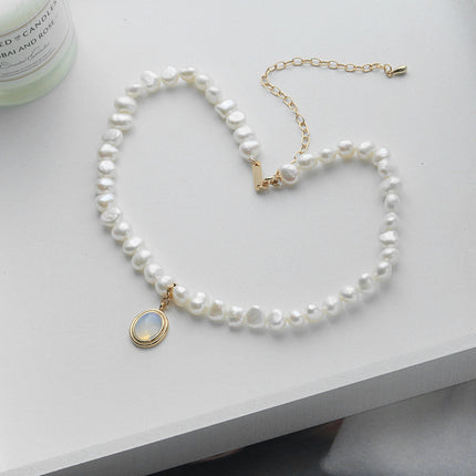 Collier de perles avec médaille ronde