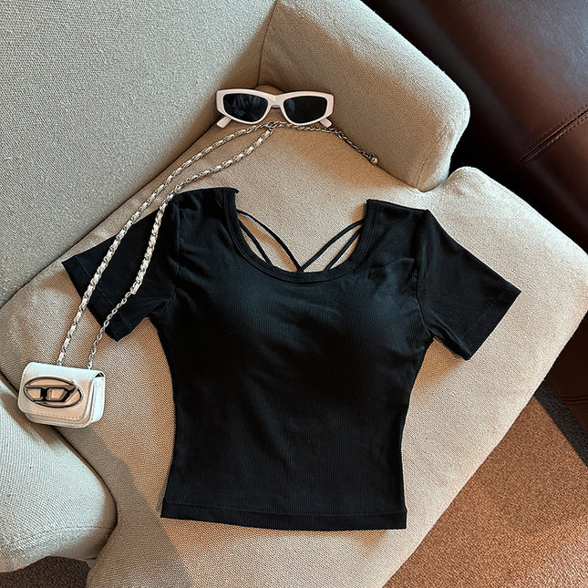 T-shirt à motif creux avec coussin de poitrine Pure Desire Wind Back