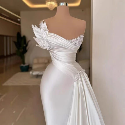 White Graceful Satin Simple Lightweight Wedding Dress