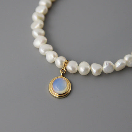 Collier de perles avec médaille ronde