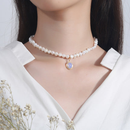 Collier de perles avec médaille ronde